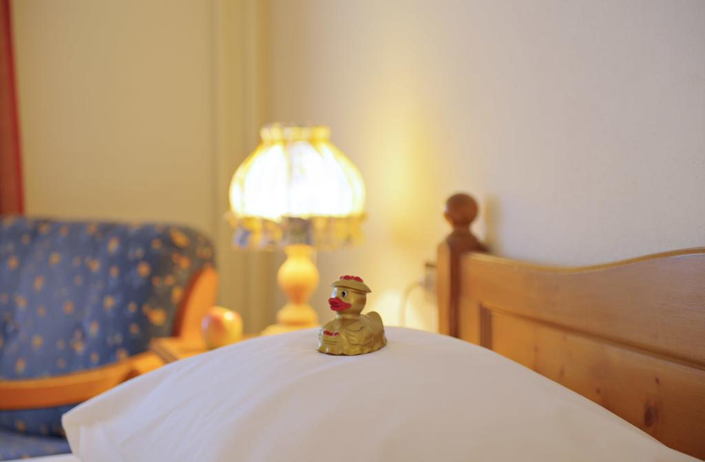 Hotel Hofgut Sternen - Wohnen In Kunst Und Kultur Breitnau Phòng bức ảnh