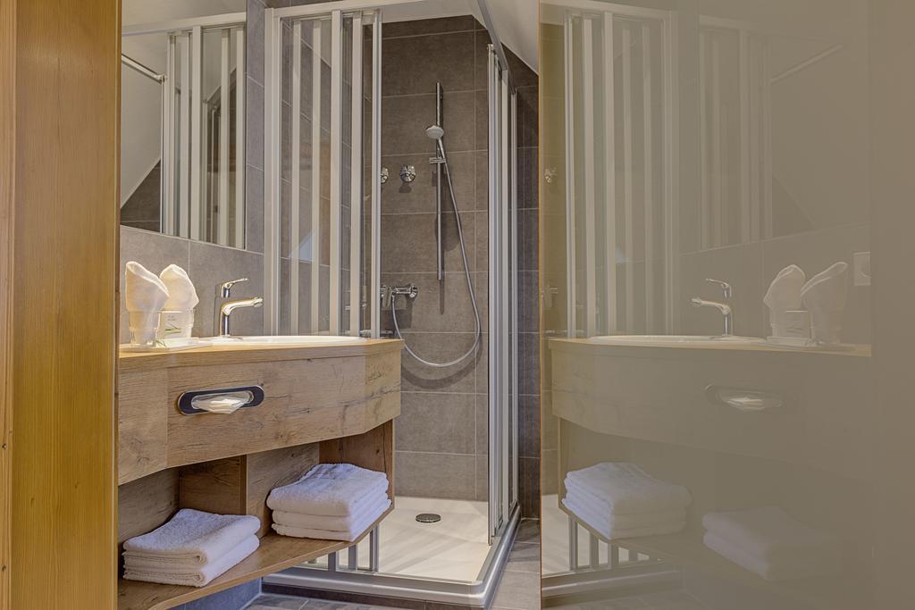 Hotel Hofgut Sternen - Wohnen In Kunst Und Kultur Breitnau Ngoại thất bức ảnh