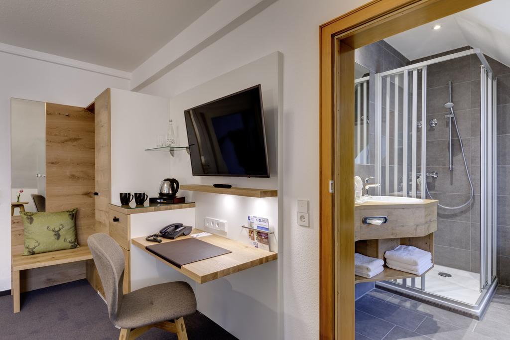 Hotel Hofgut Sternen - Wohnen In Kunst Und Kultur Breitnau Ngoại thất bức ảnh