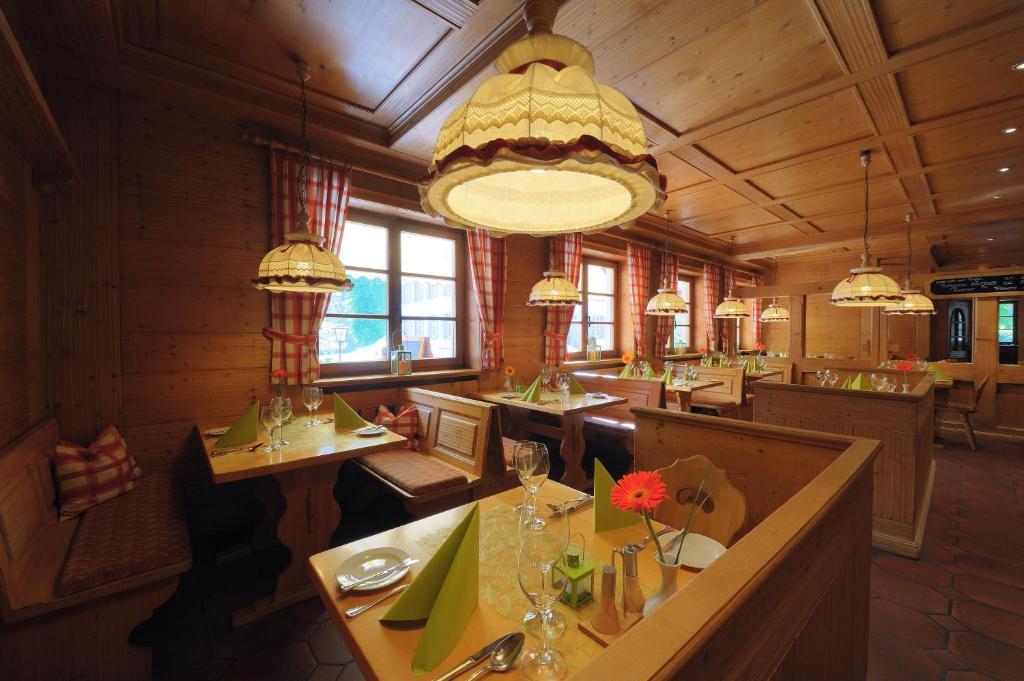 Hotel Hofgut Sternen - Wohnen In Kunst Und Kultur Breitnau Ngoại thất bức ảnh