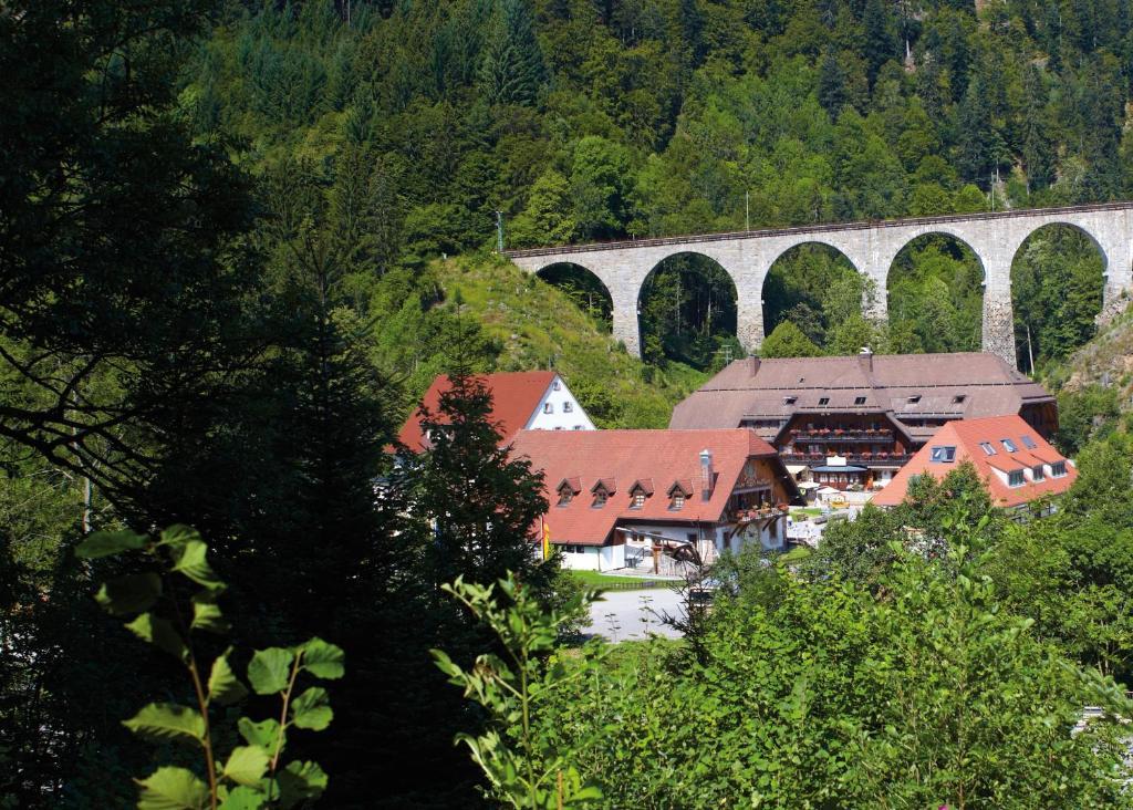 Hotel Hofgut Sternen - Wohnen In Kunst Und Kultur Breitnau Ngoại thất bức ảnh